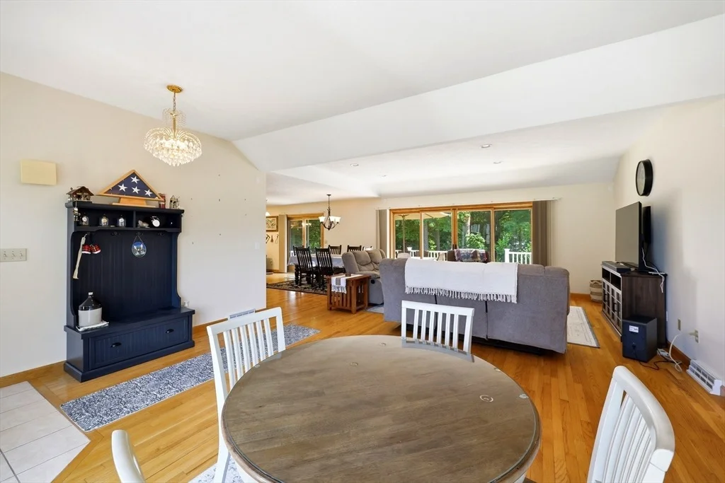 Photo of 142 Oak Knoll Cir