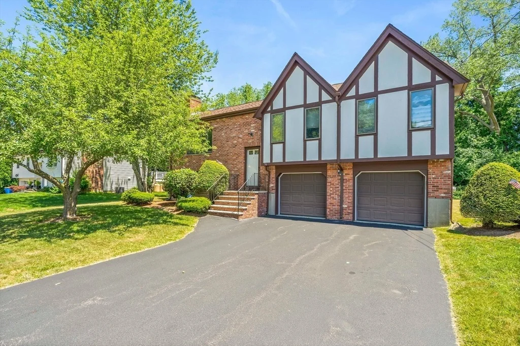 Photo of 36 Bittersweet Ln