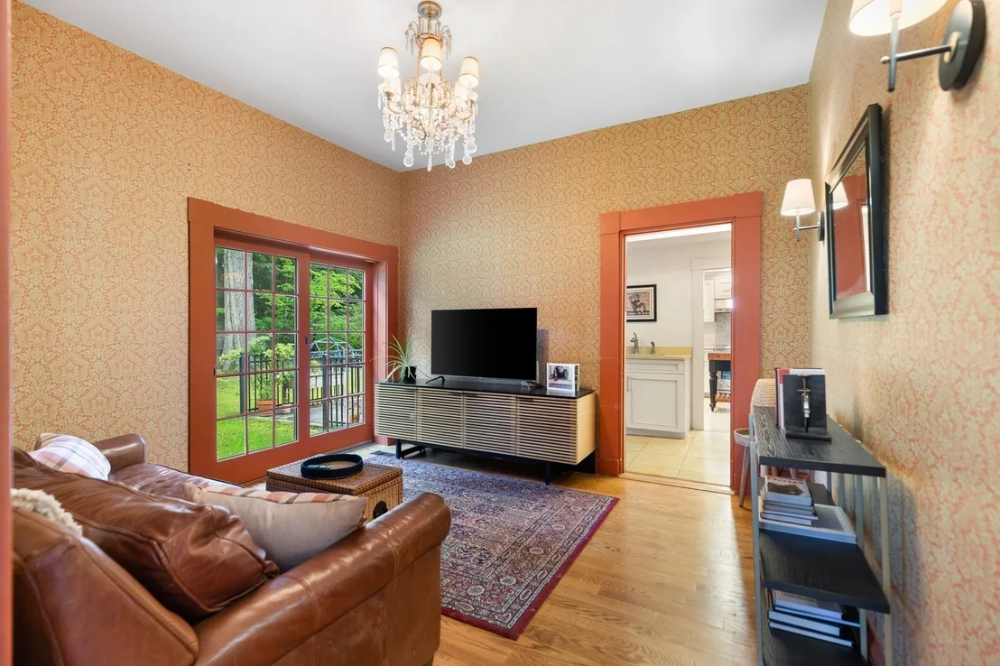 Photo of 82 Old River Place