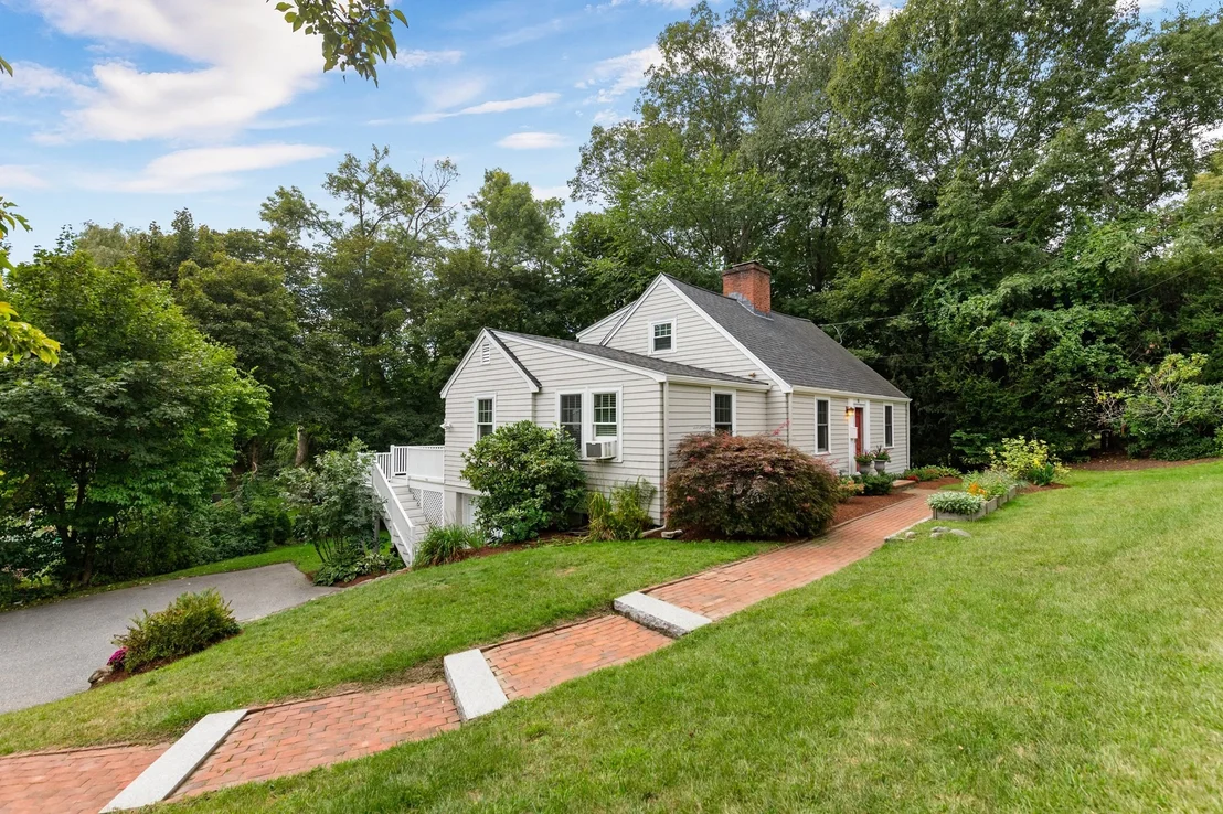 Photo of 11 Stratham Rd