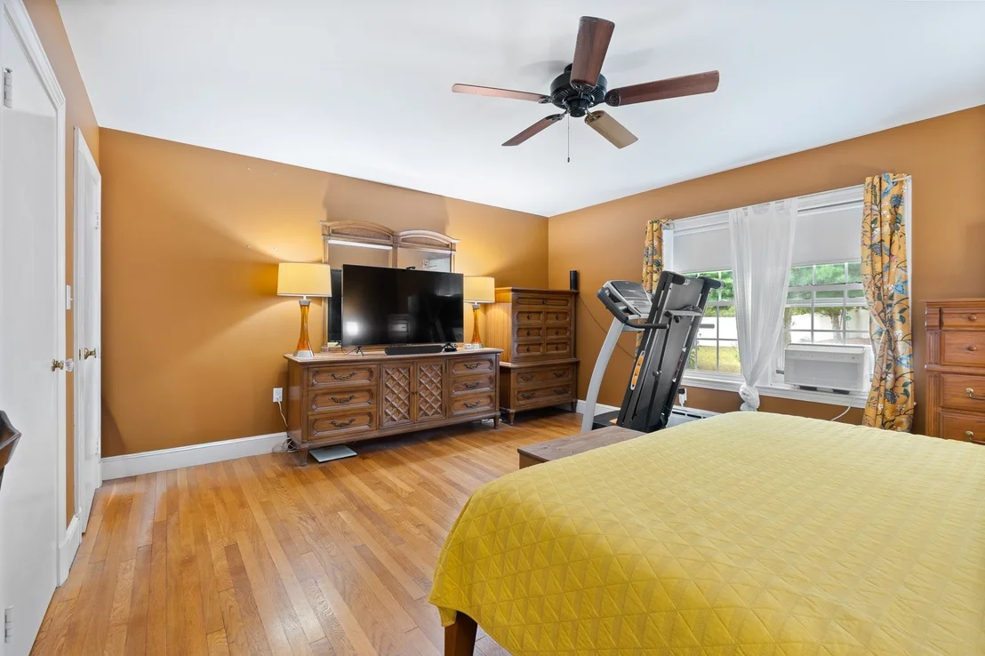 Photo of 163 Oakside Ave