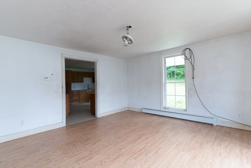 Photo of 1166 Main St