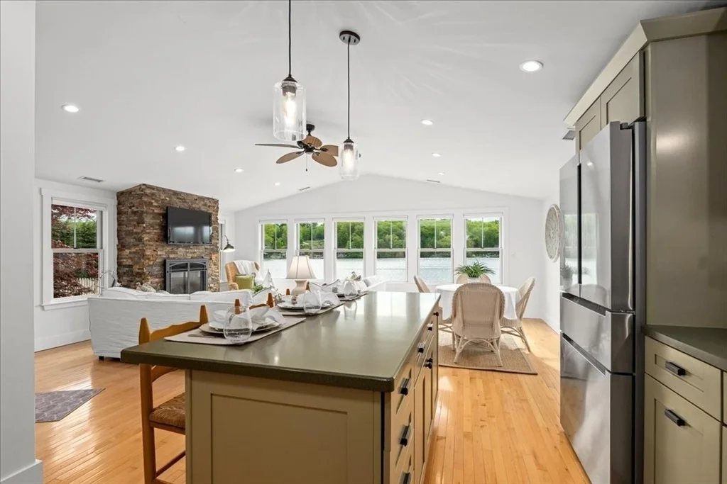Photo of 166 Klondike Road