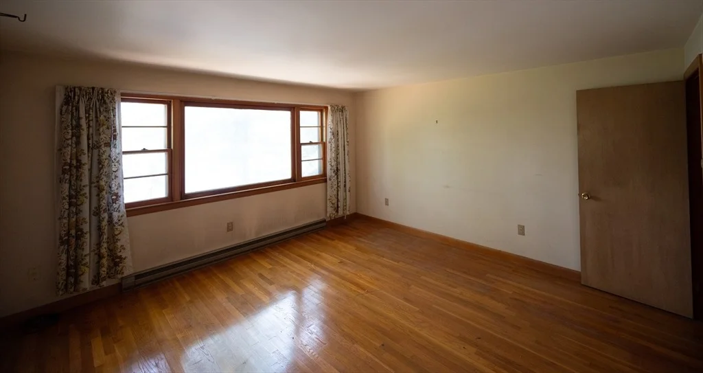 Photo of 320 Fort Pond Rd