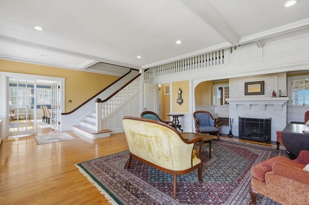 Photo of 372 Main St
