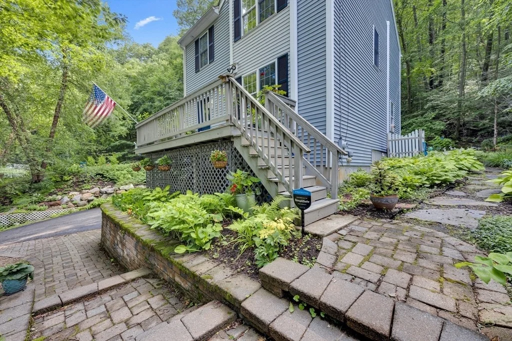 Photo of 271 Mashapaug Rd