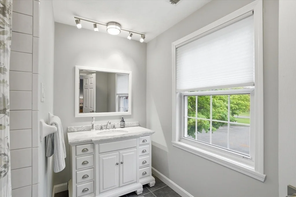 Photo of 18 Oakridge Dr