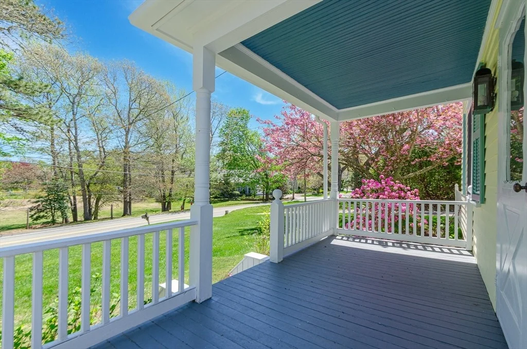 Photo of 1089 Main Street