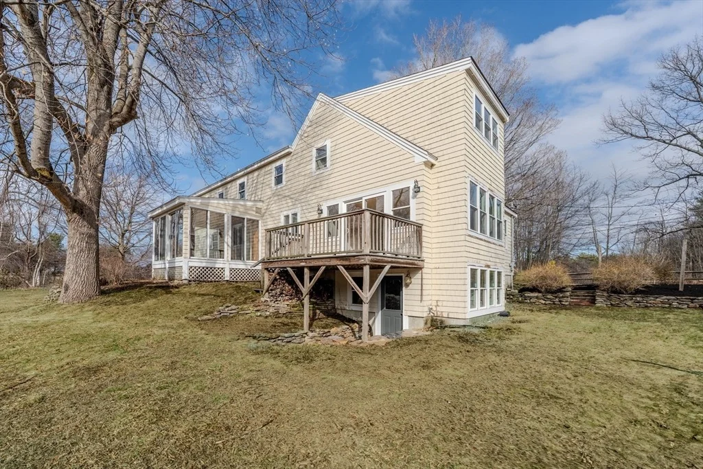 Photo of 563 Piper Rd