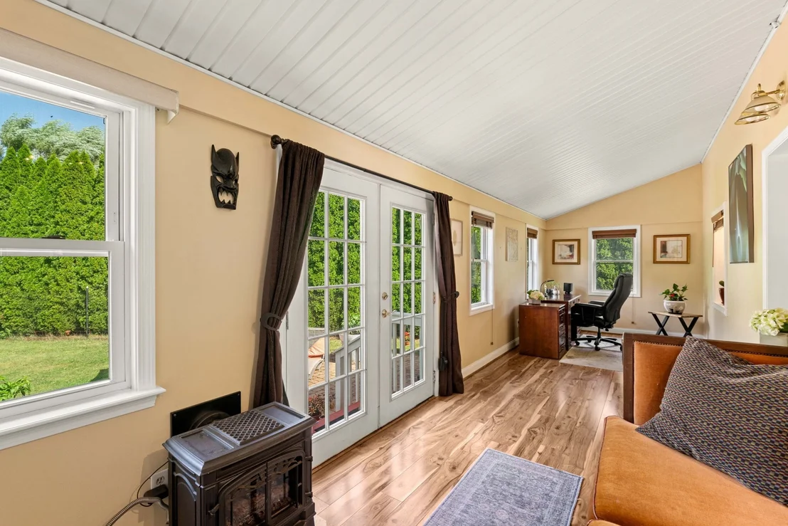 Photo of 52 Thornton Ave