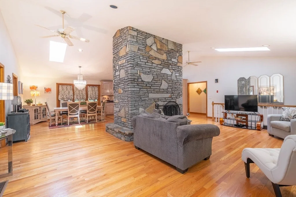 Photo of 25 Grandview Dr