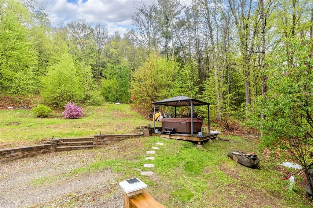 Photo of 302 Middlefield Rd