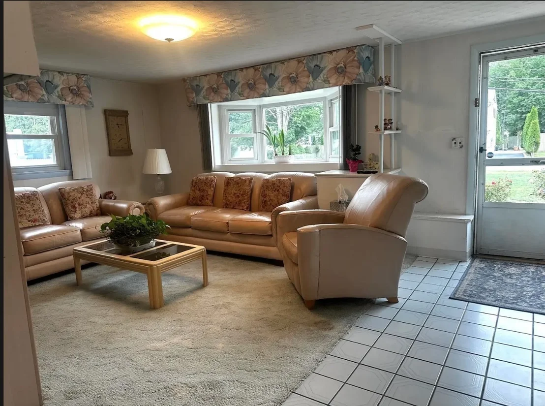 Photo of 37 Rustcraft Rd