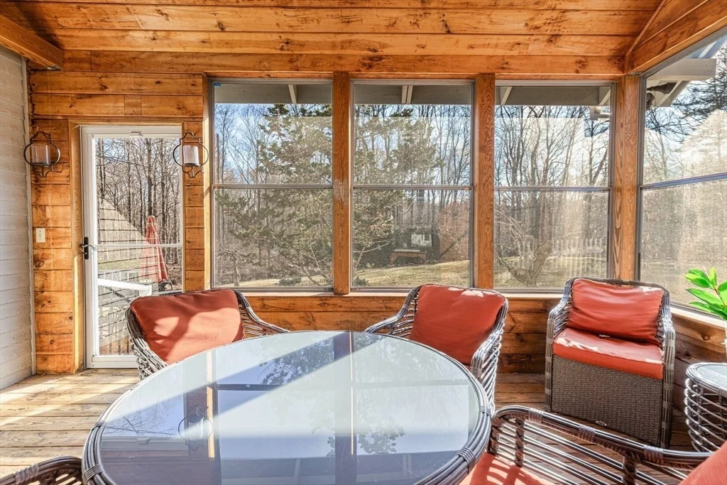 Photo of 886 Salem End Rd