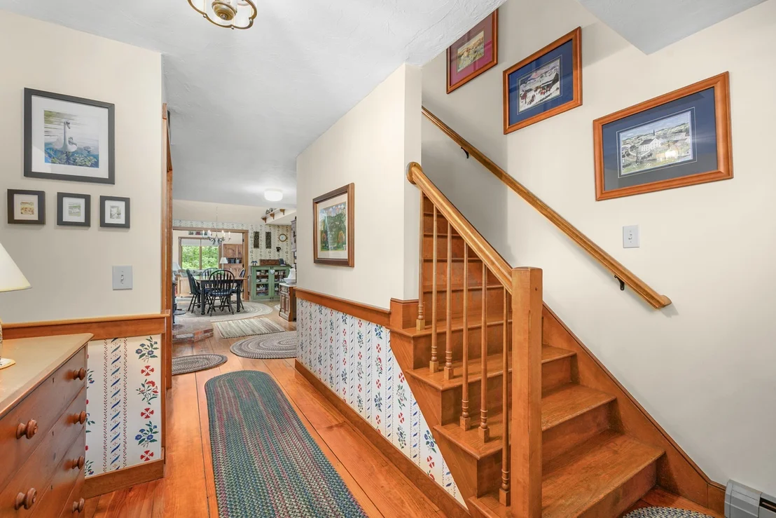 Photo of 8 Crestview Dr Ext