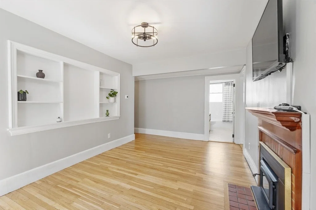 Photo of Unit 1 at 155 Maple St