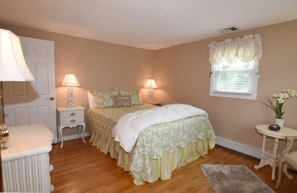 Photo of 41 Constantine Dr
