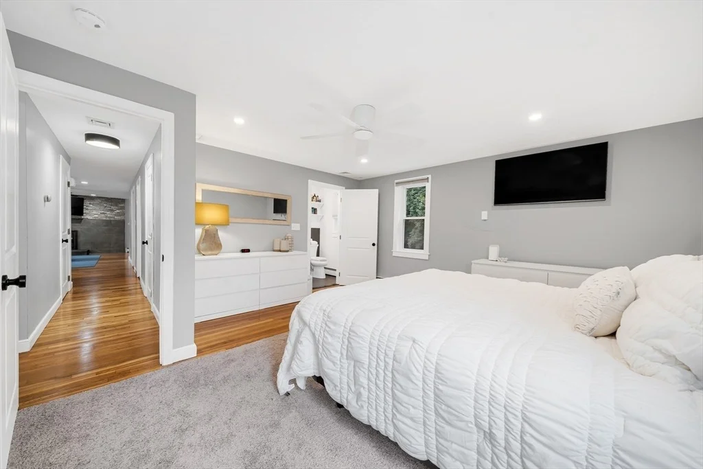 Photo of 8 Willowdale Dr