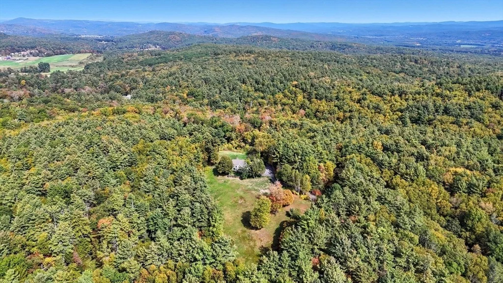 Photo of 901 Roaring Brook Road