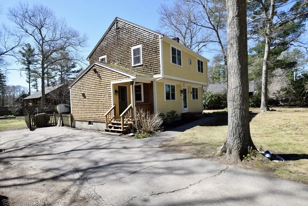 Photo of 4 May Ave.