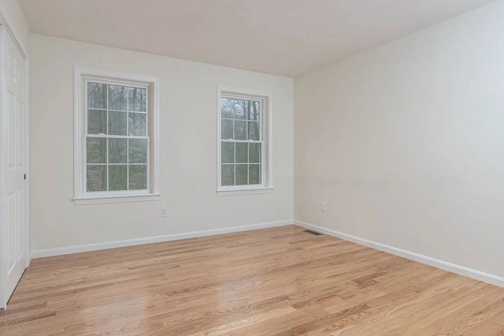 Photo of 31 Oriole Dr