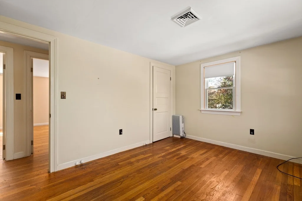 Photo of 290 Main St