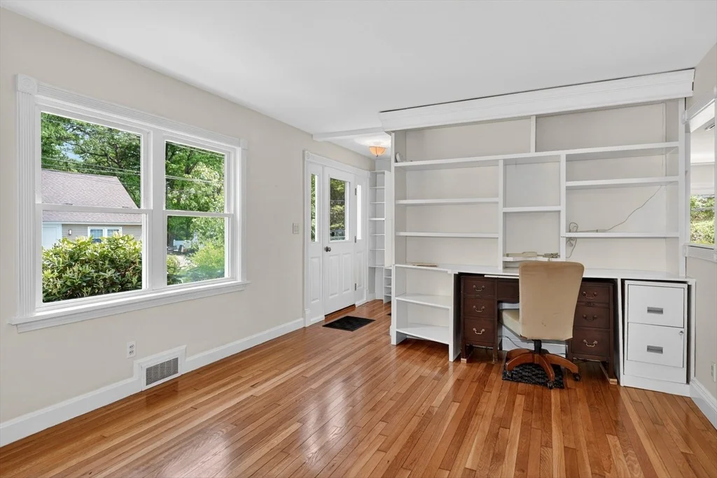 Photo of 9 Ledgewood Dr