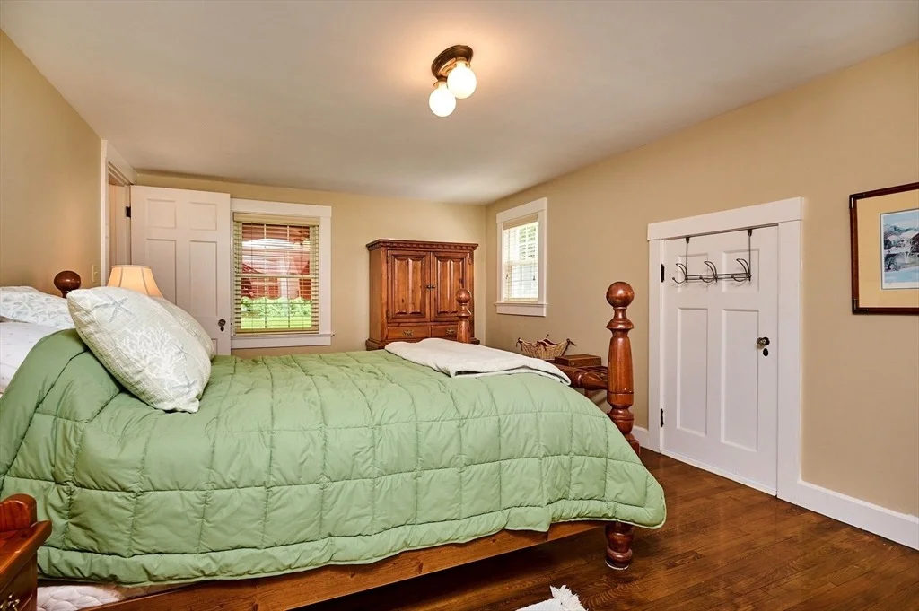 Photo of 120 Hockanum Rd