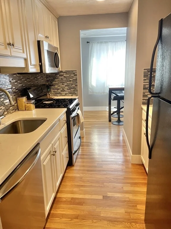 Photo of Unit 705 at 31 Blithewood Avenue