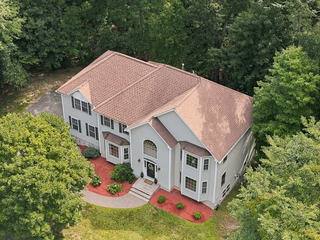 Photo of 6 Londonderry Ln