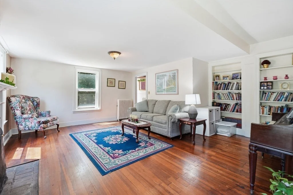 Photo of 211 Main St