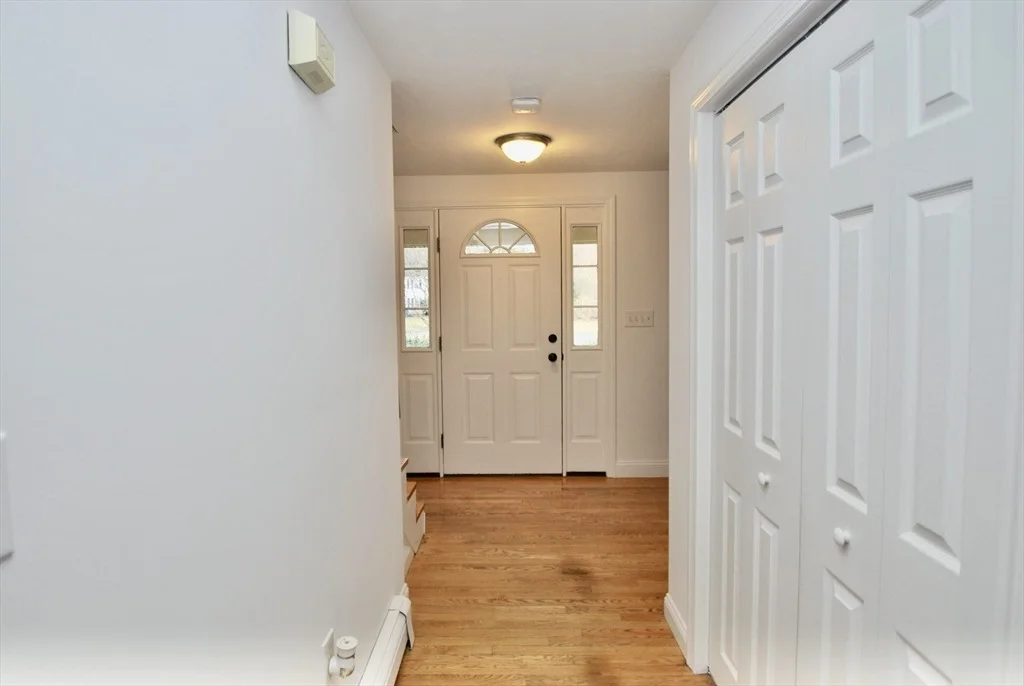 Photo of 11 Edgewater Ln