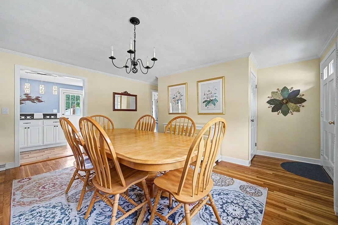 Photo of 592 Pond St