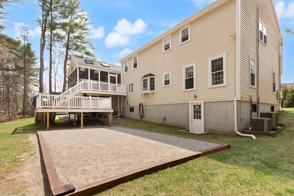 Photo of 35 Meadowbrook Dr