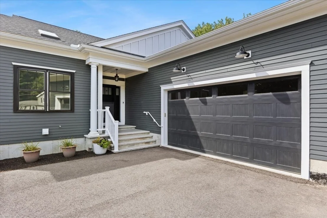 Photo of 252 Scadding St