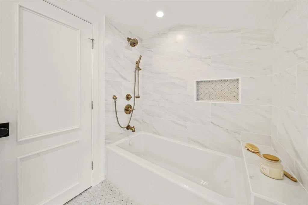 Photo of 5 Leroy Road