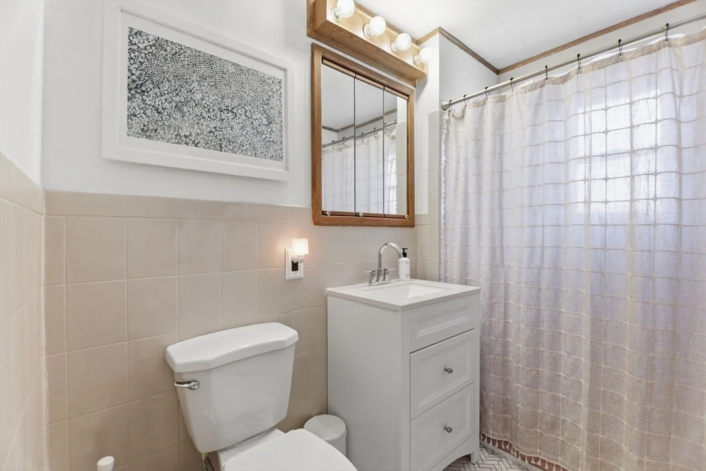 Photo of Unit C at 68 Colonial Cir