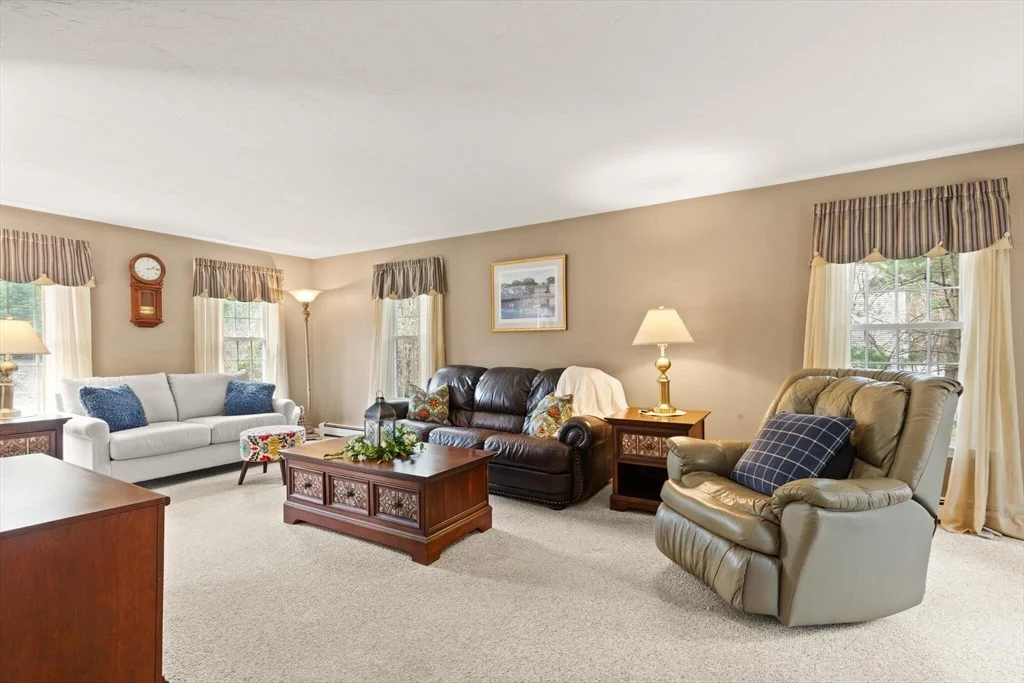 Photo of 35 Meadowbrook Dr