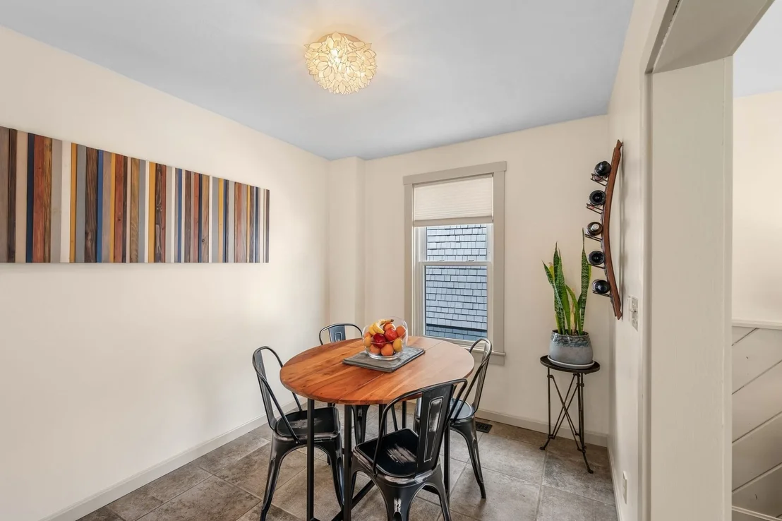 Photo of 32 Crescent Ave