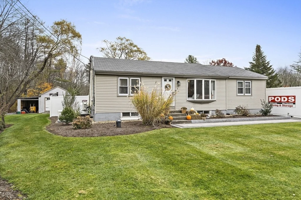 Photo of 2 Iris Ave