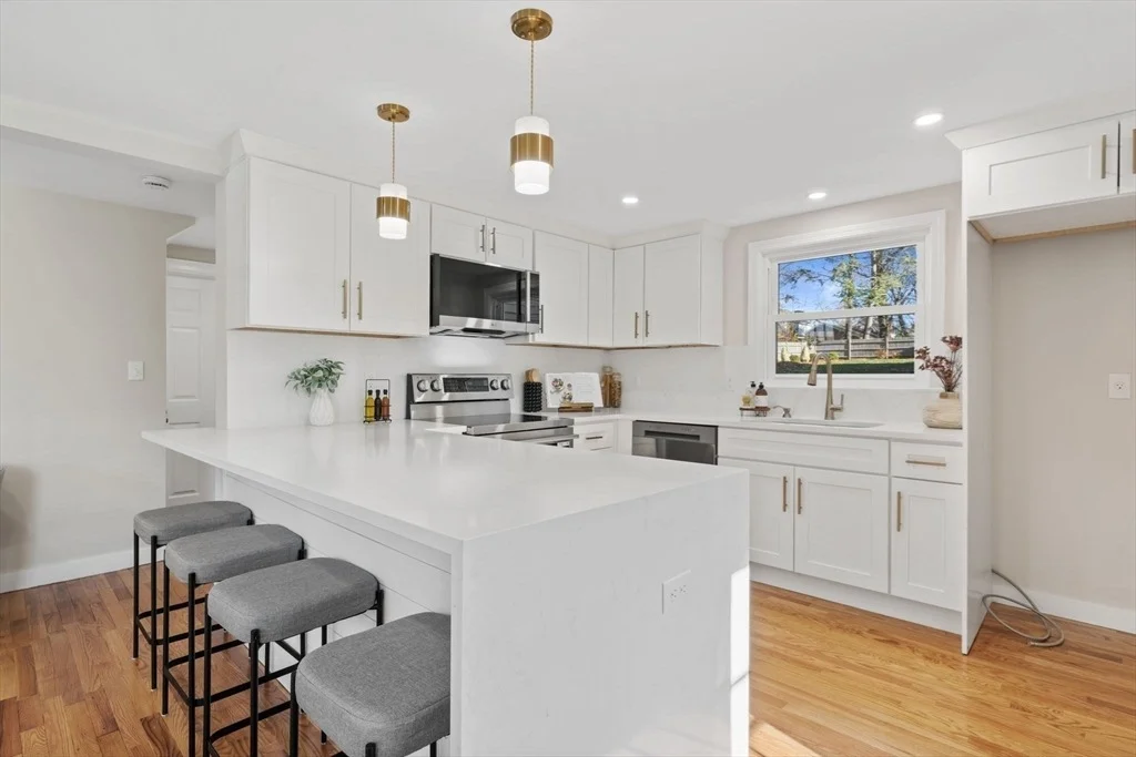 Photo of 6 Puritan Ln