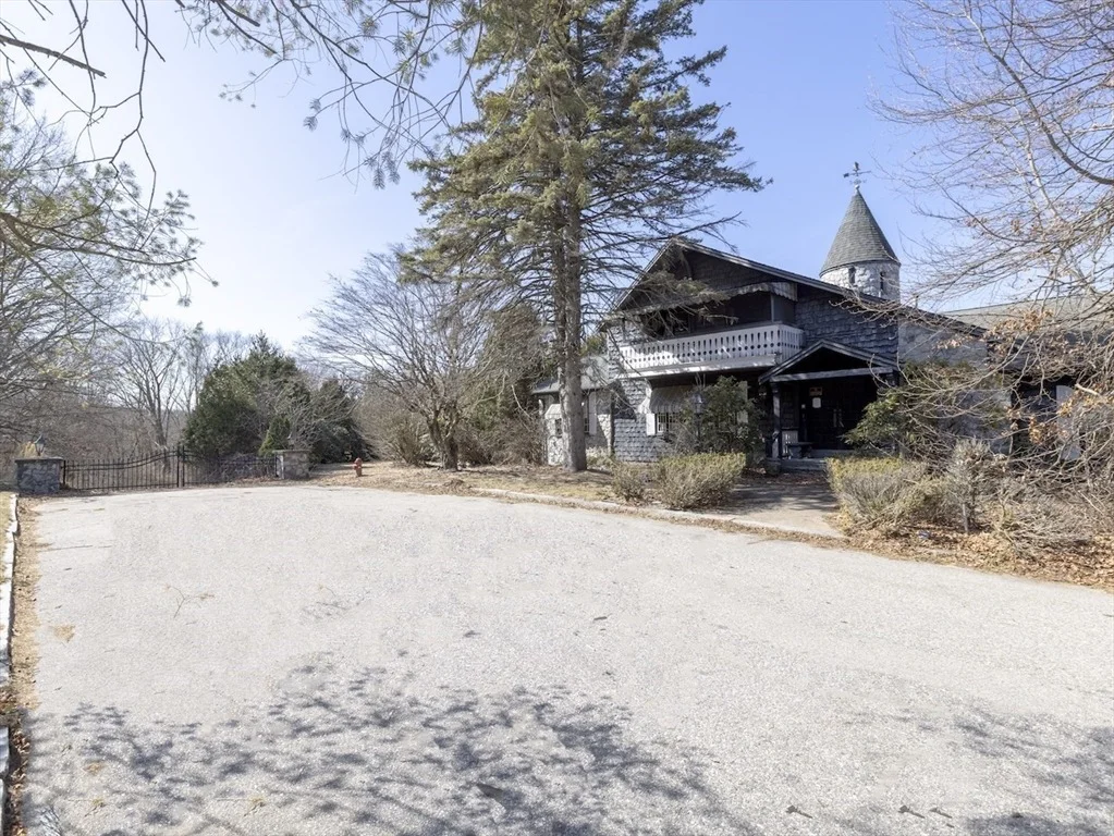 Photo of 233 Annette Ave