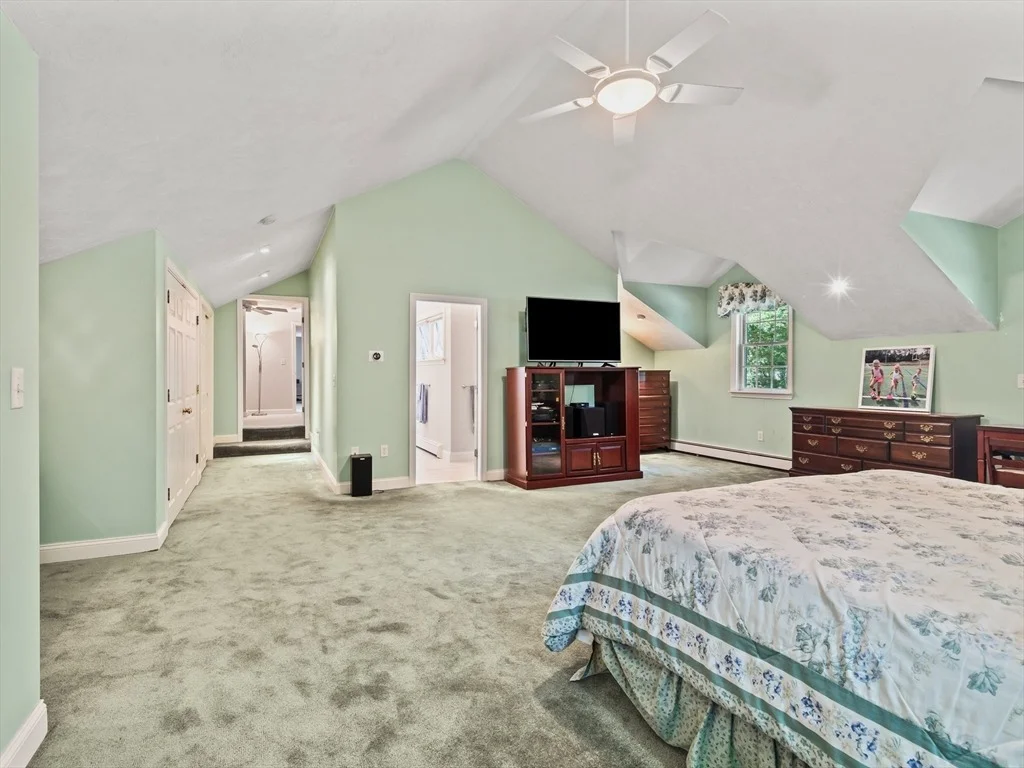 Photo of 14 Running Brook Cir