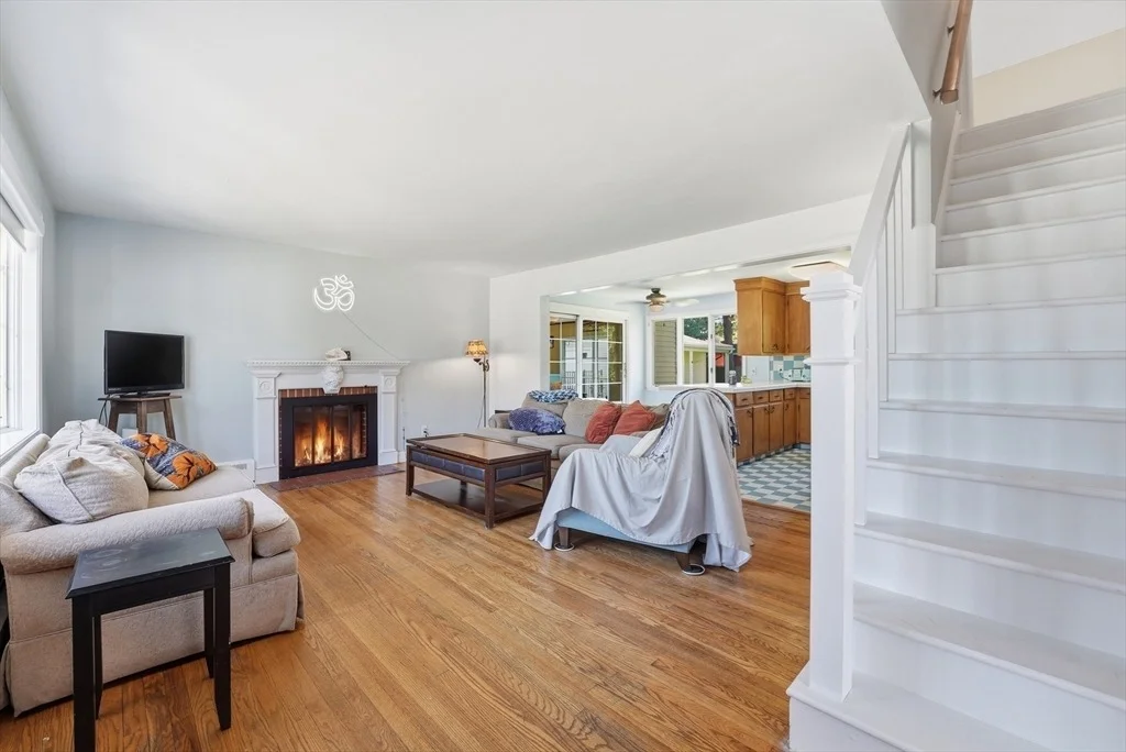 Photo of 375 River Rd