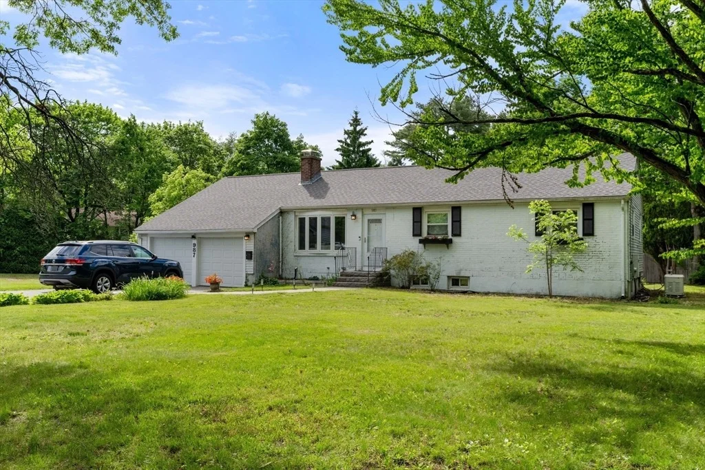 Photo of 987 Pleasant St