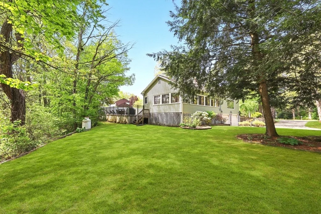 Photo of 2 Cedar Oak Dr