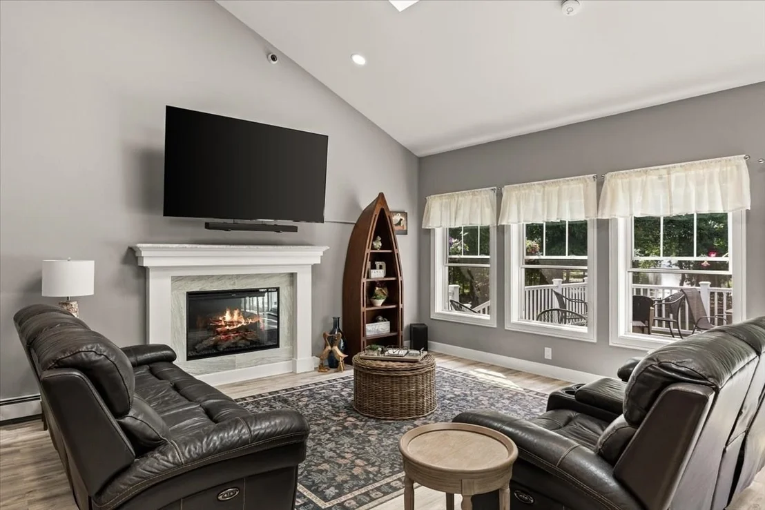 Photo of 252 Scadding St