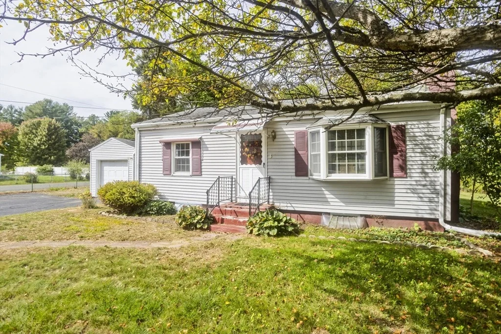 Photo of 351 Apremont Hsy