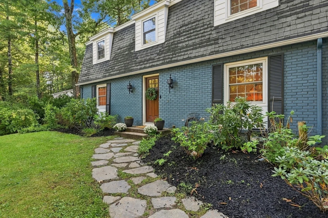 Photo of 218 Heatherstone Rd