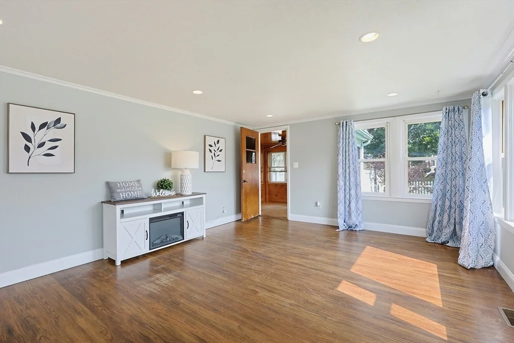 Photo of 30 Lloyd St